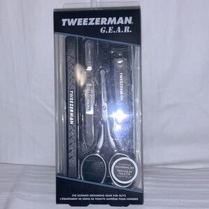 4 pc Mens Essential Grooming Kit - NIB